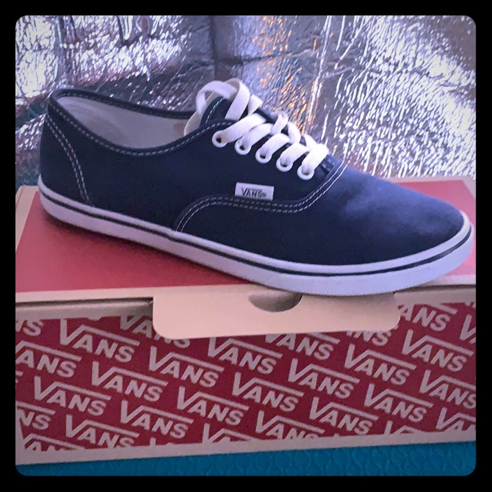 Vans women’s sz 9/ men’s sz 7.5 navy sneakers